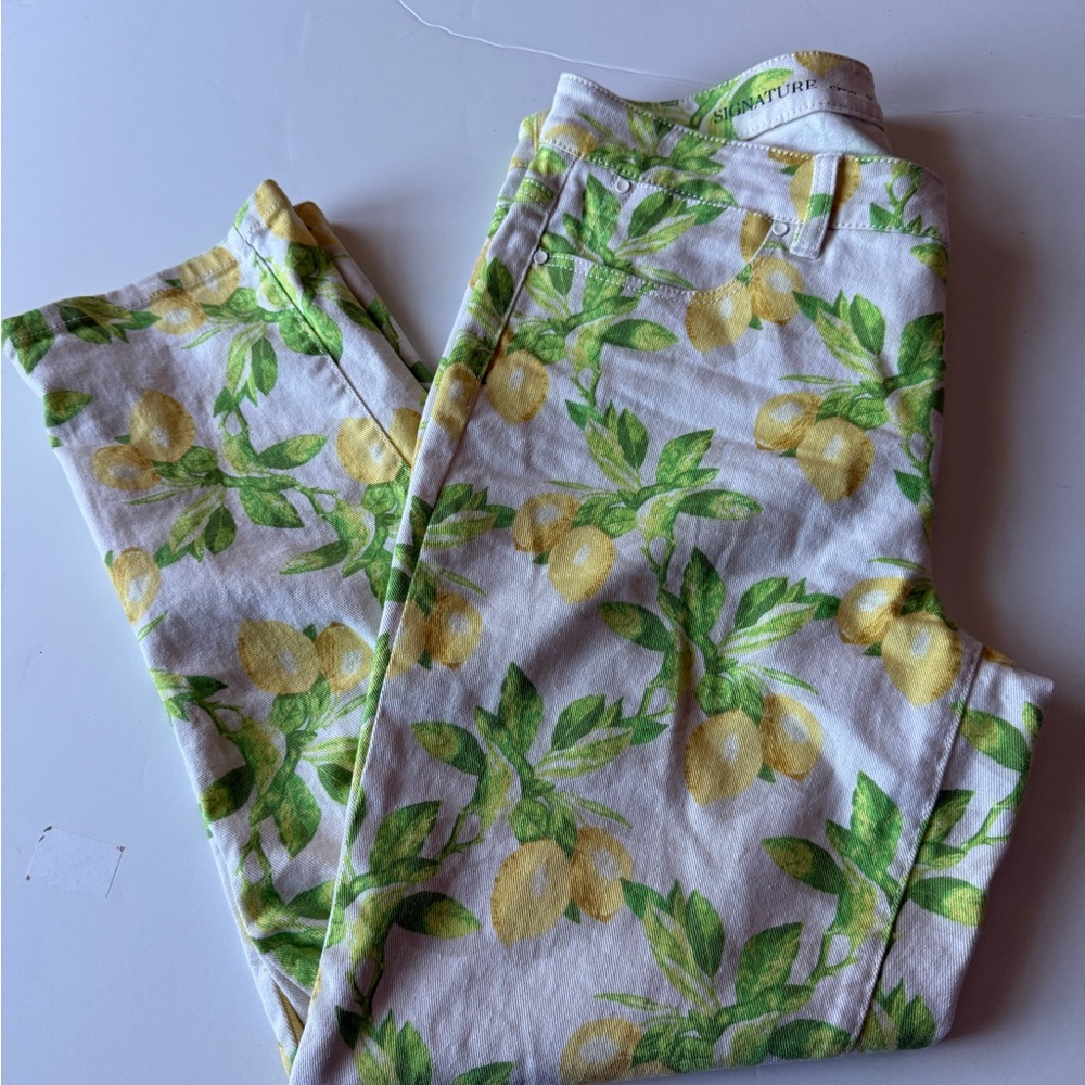 TALBOTS Women size 8 lemon crop pants
